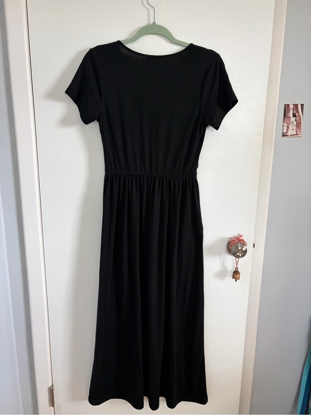 Black Short-Sleeve V-Neck Maxi Dress - Picture 4 of 5